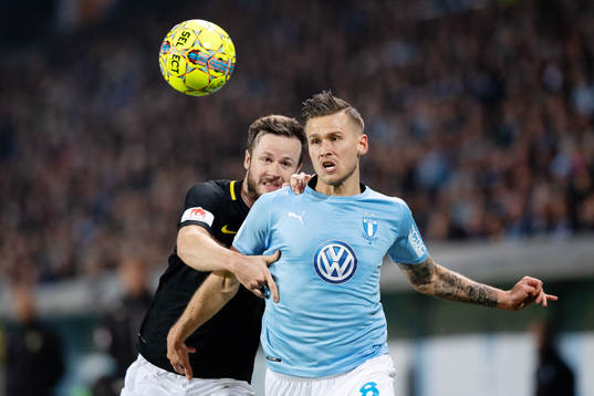 s Robert Lundström och Malmö FFs Arnór Ingvi Traustason