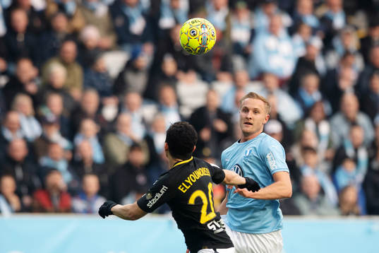 s Tarik Elyounoussioch Malmö FFs Franz Brorsson