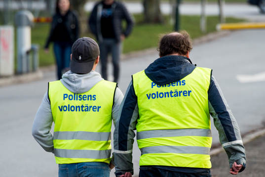Två av Polisens volontärer