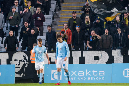 s supportrar bakom Malmö FFs Markus Rosenberg och