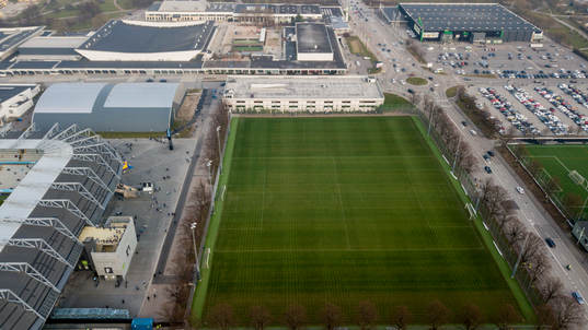 Drönarvy över hyrbridplanen vid stadion