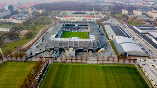 Drönarvy över Stadion och hybridplanen
