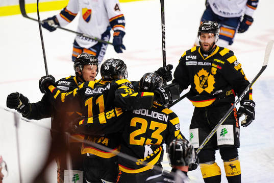 Skellefteås Henrik Hetta och Pontus Petterström jublar