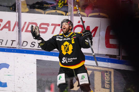 Skellefteås Pontus Petterström jublar