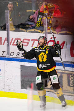 Skellefteås Pontus Petterström jublar