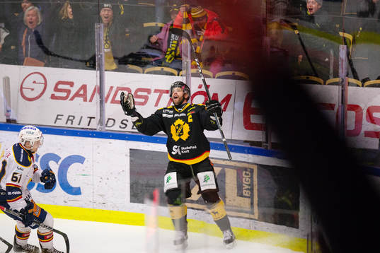 Skellefteås Pontus Petterström jublar