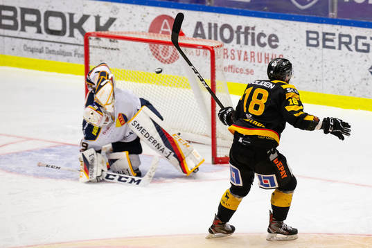 Skellefteås Pontus Petterström gör 3-2 bakom