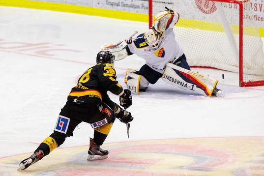 Skellefteås Pontus Petterström gör 3-2 bakom