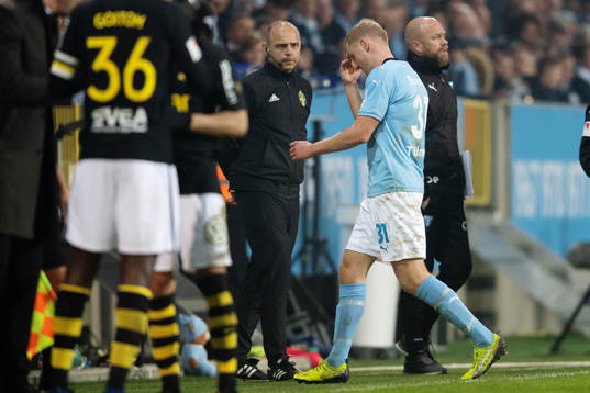 Malmö FFs Franz Brorsson lämnar plan