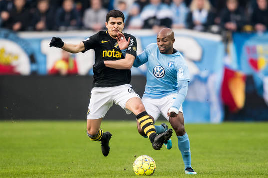 s Tarik Elyounoussi och Malmö FFs Fouad Bachirou