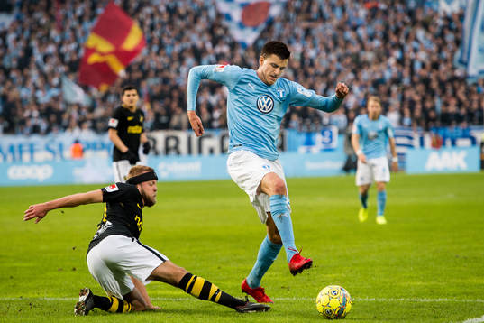 s Daniel Sundgren och Malmö FFs Alexander Jeremejeff