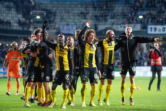 Hammarbys spelare jublar