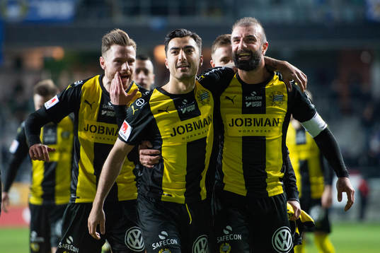 Hammarbys Jiloan Hamad jublar med Kennedy Bakircioglu