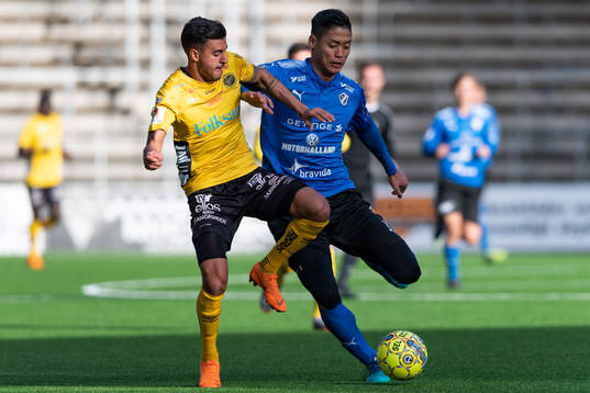 Elfsborgs Rami Kaib och Halmstads Kosuke Konishita