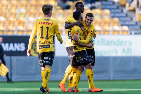 Elfsborgs Rami Kaib kramas om av Arian Kabashi och Marokhy