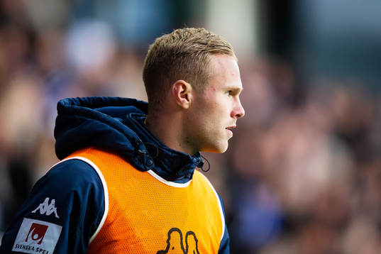 IFK Göteborgs Gustav Engvall värmer upp