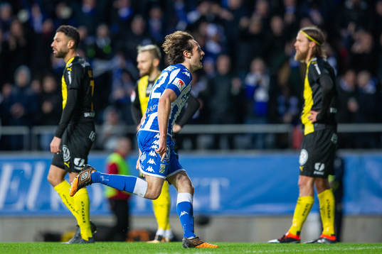 IFK Göteborgs Mikkel Diskerud jubkar med lagkamrater