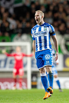 IFK Göteborgs Gustav Engvall reagerar på ett domslut
