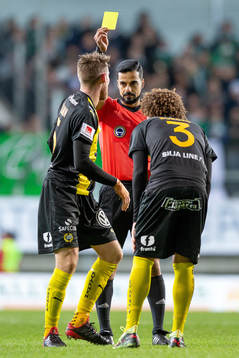 Domaren Mohammed Al-Hakim varnar Hammarbys David Fällman