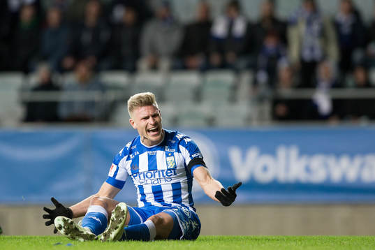 IFK Göteborgs Carl Starfelt missnöjd med domslut