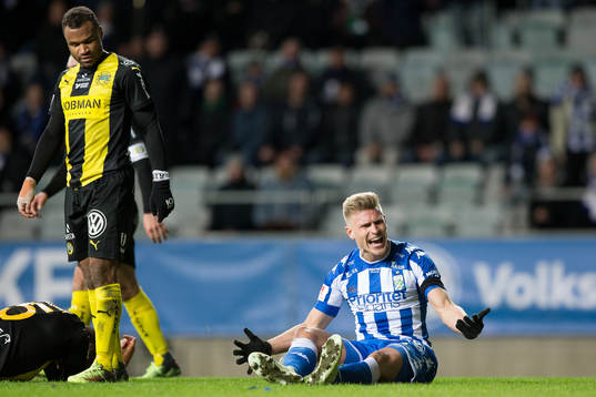 IFK Göteborgs Carl Starfelt missnöjd med domslut