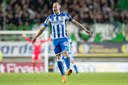 IFK Göteborgs Gustav Engvall reagerar på ett domslut