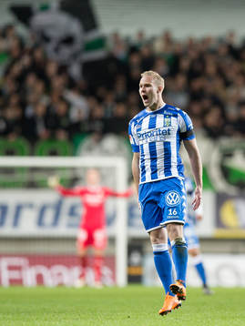 IFK Göteborgs Gustav Engvall reagerar på ett domslut
