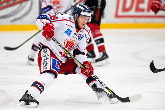 Västerviks Pierre Gustavsson täcker skott