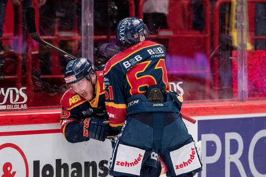 Djurgårdens Linus Hultström jublar med Markus Ljungh