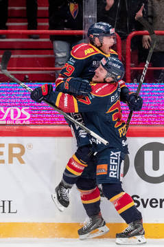 Djurgårdens Patrik Lundh jublar med Jesper Pettersson