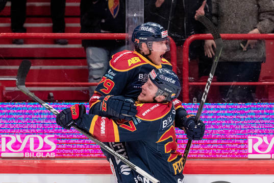 Djurgårdens Patrik Lundh jublar med Jesper Pettersson