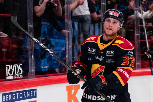 Djurgårdens Linus Hultström tackar publiken