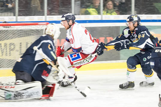 Västerviks Christopher Fish och Borlänges Jim Jakobs  i