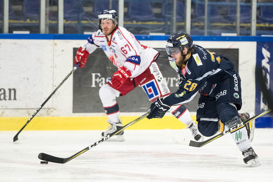 Borlänges Rasmus Rundgren   i ishockeymatchen i kval till