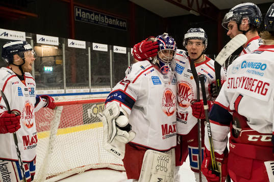 Västerviks spelarna jublar