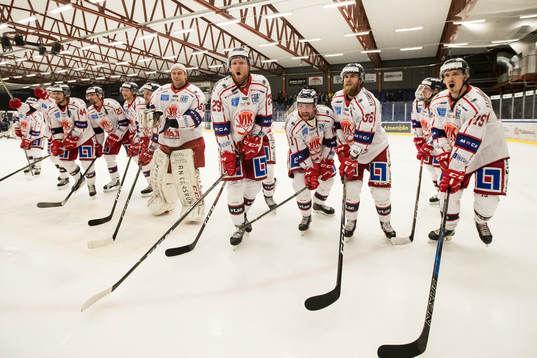 Västerviks spelarna jublar