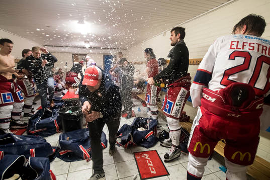 Västerviks spelarna jublar