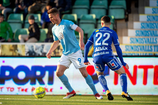 Malmö FFs Markus Rosenberg och Sundsvalls Jonathan Tamimi