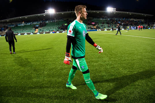 Malmö FFs målvakt Johan Dahlin deppar