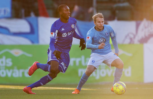 Sundsvalls Peter Wilson och Malmö FFs Oscar Lewicki