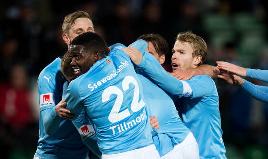 Malmö FFs Isak Ssewankambo och Oscar Lewicki  jublar