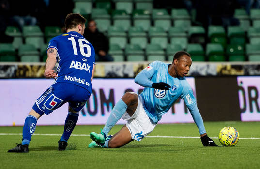 Sundsvalls Carlos Gracia och Malmö FFs Carlos Strandberg