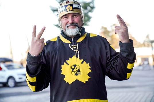 Skellefteå supporter före semifinal 6 i SM-slutspelet i