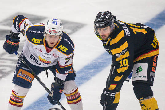 Skellefteås Joakim Lindström (th)