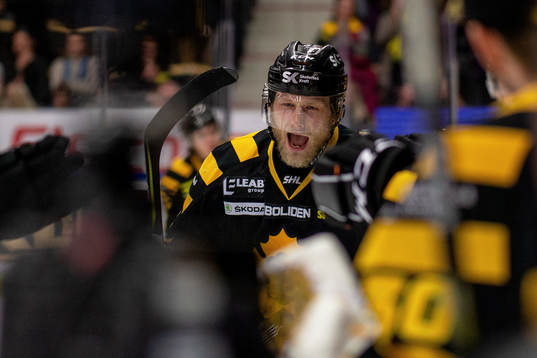 Skellefteås Oscar Möller jublar