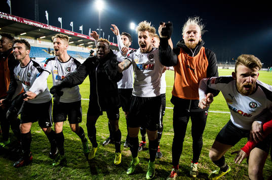 Örebros spelare jublar