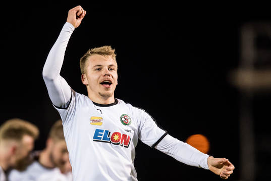 Örebros Sebastian Ring jublar