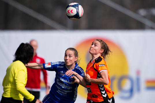 Kristianstads Sif Atladóttir och Vittsjös Hannah Wilkinson