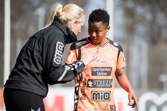 Kristianstads tränare Elisabet Gunnarsdóttir och Ogonna
