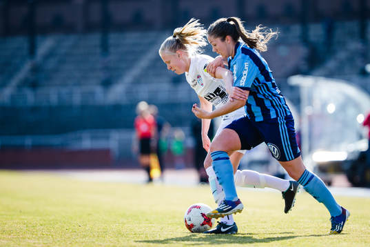 Eskilstunas Mimmi Larsson och Djurgårdens Petronella